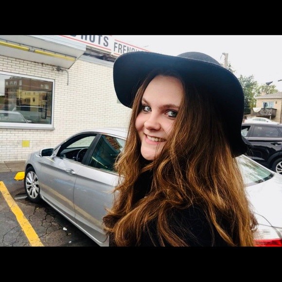 Meet your Posher, Anastasia - Picture 2 of 6